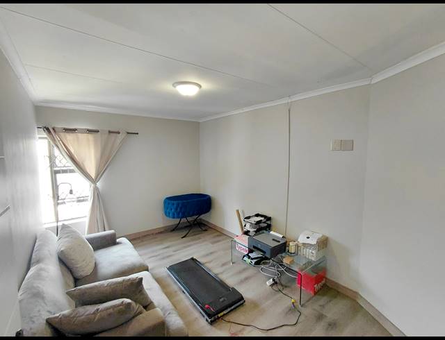 5 BEDROOM FREESTANDING FOR SALE IN FLORA PARK